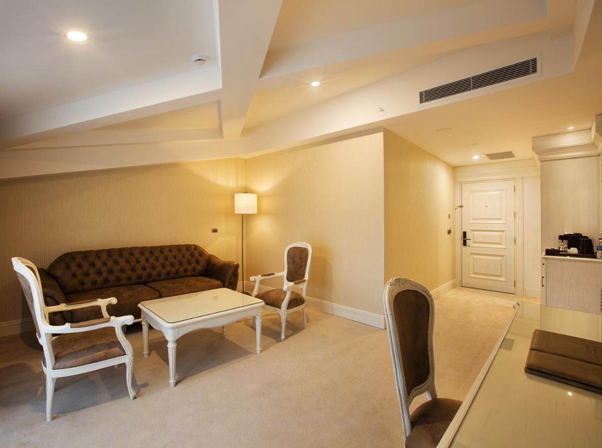 Ottoman'S Life Hotel Deluxe Istanbul Ngoại thất bức ảnh A suite at the hotel