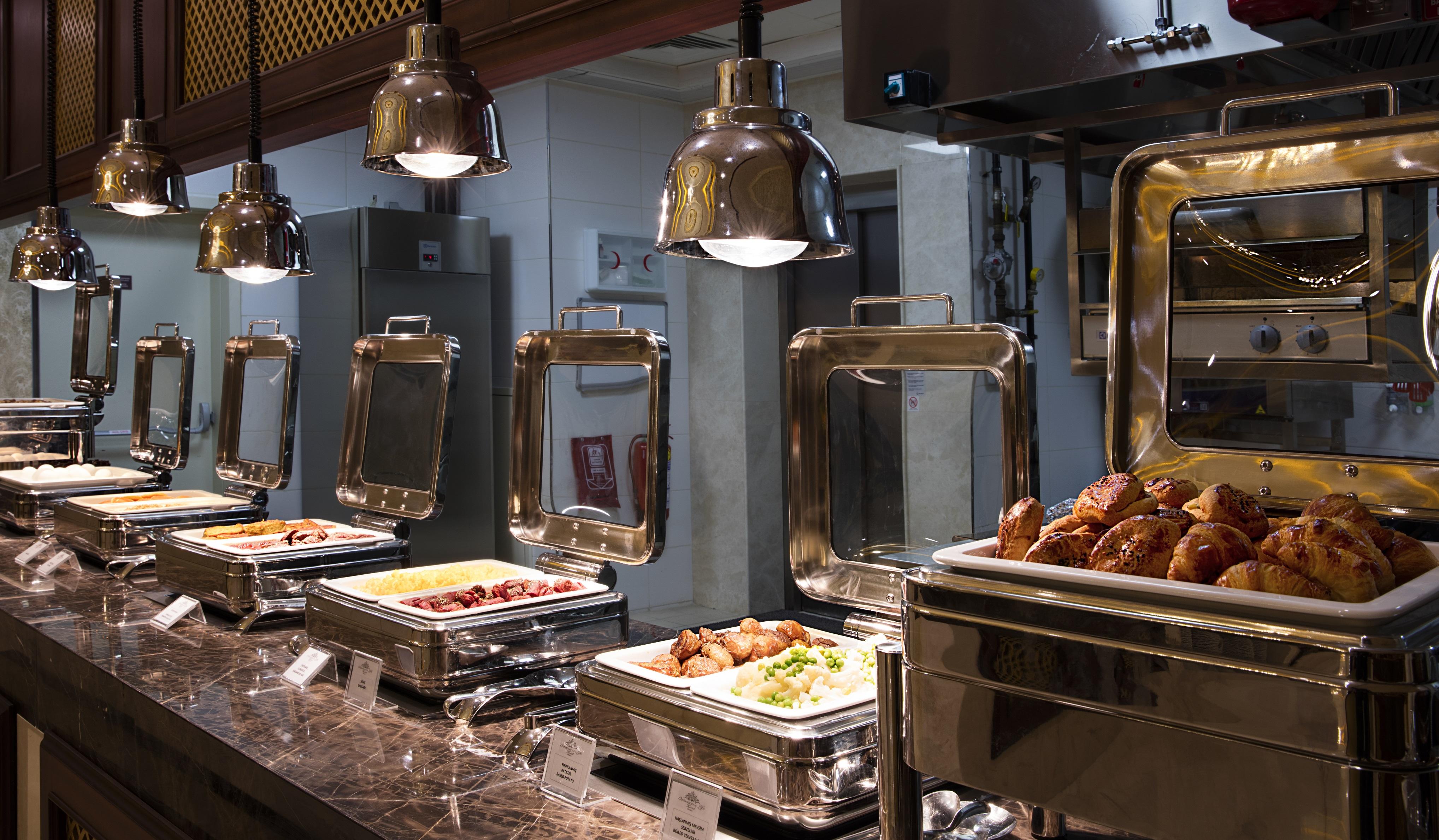 Ottoman'S Life Hotel Deluxe Istanbul Ngoại thất bức ảnh A chafing dish buffet