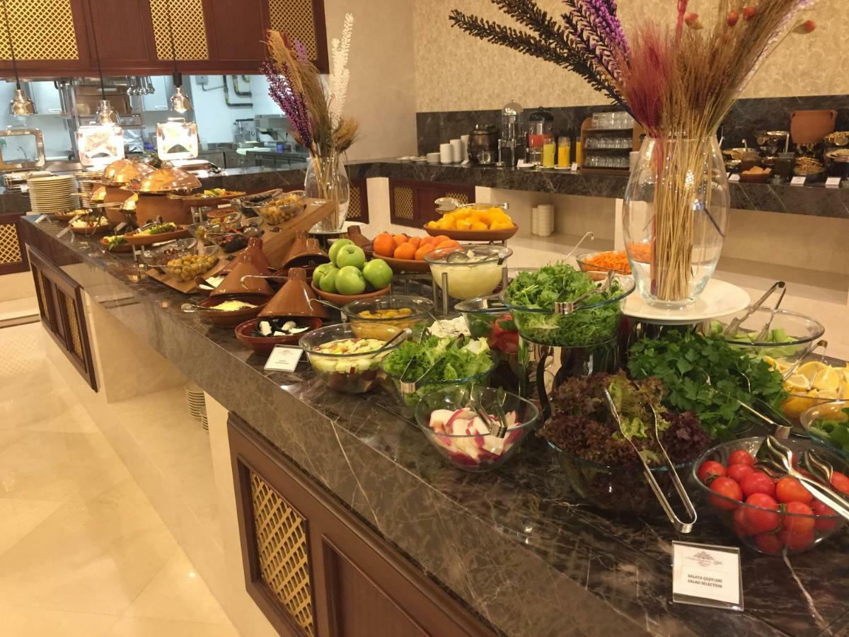 Ottoman'S Life Hotel Deluxe Istanbul Ngoại thất bức ảnh A buffet at a hotel